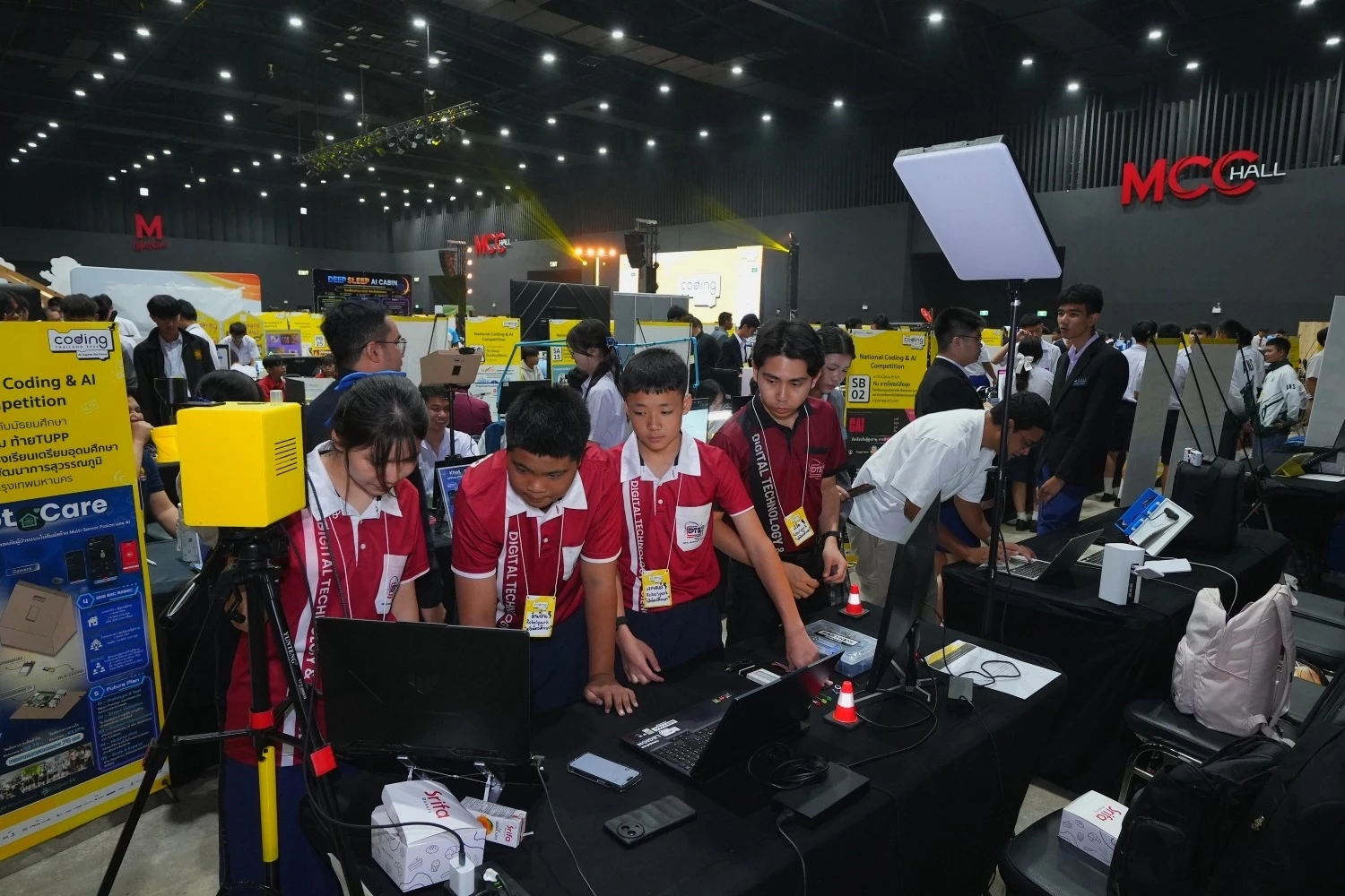 210 ทีมเยาวชนบนเวที Coding & AI: จุดสตาร์ตสู่อาชีพดิจิทัล