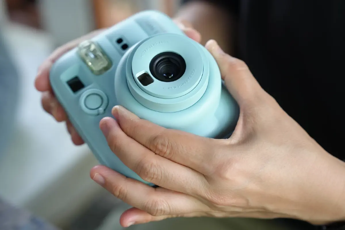 กล้องอินสแตนท์ราคาย่อมเยา เลือก Instax Mini 13 หรือรุ่นอื่นดี