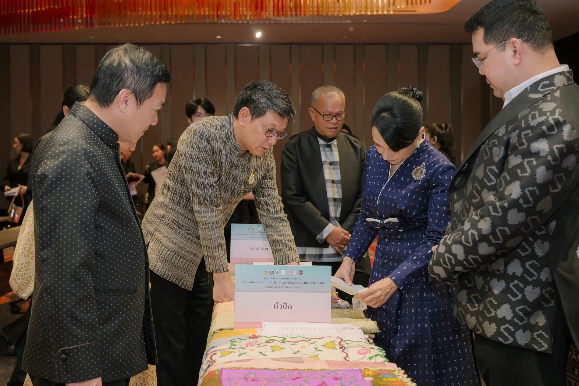 การประกวดผ้าลายพระราชทาน จุดเปลี่ยนผ้าไทยสู่เวทีดีไซน์ร่วมสมัย