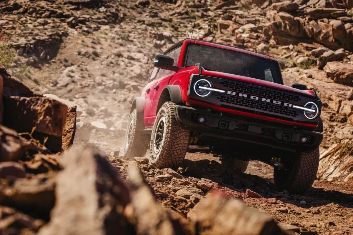 Ford Bronco pickup กระบะลุยทางวิถีใหม่ ท้าชน Jeep Gladiator