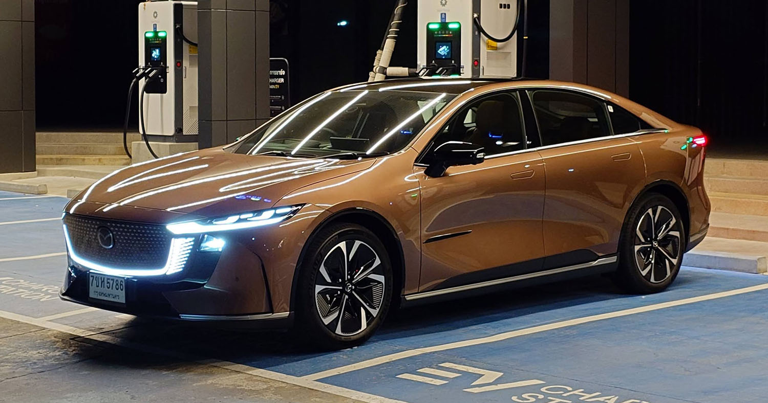 Extended-Range Hybrid vs. Pure Electric เปรียบเทียบ Geely Starray EM-R กับ Mazda 6e Exclusive
