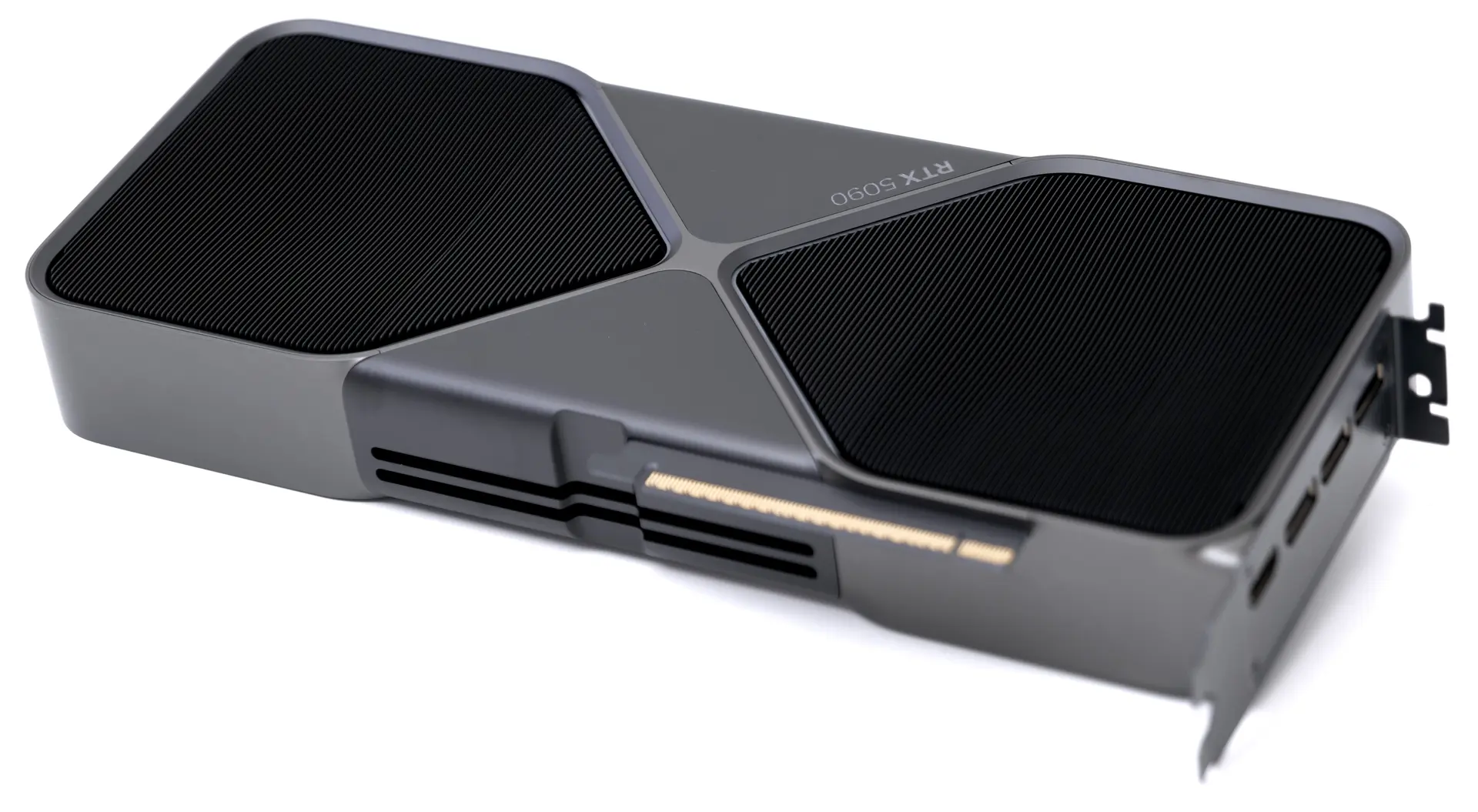 ทำไม RTX 5090 ราคาแพงกว่าพีซีเกมมิ่งทั้งเครื่อง