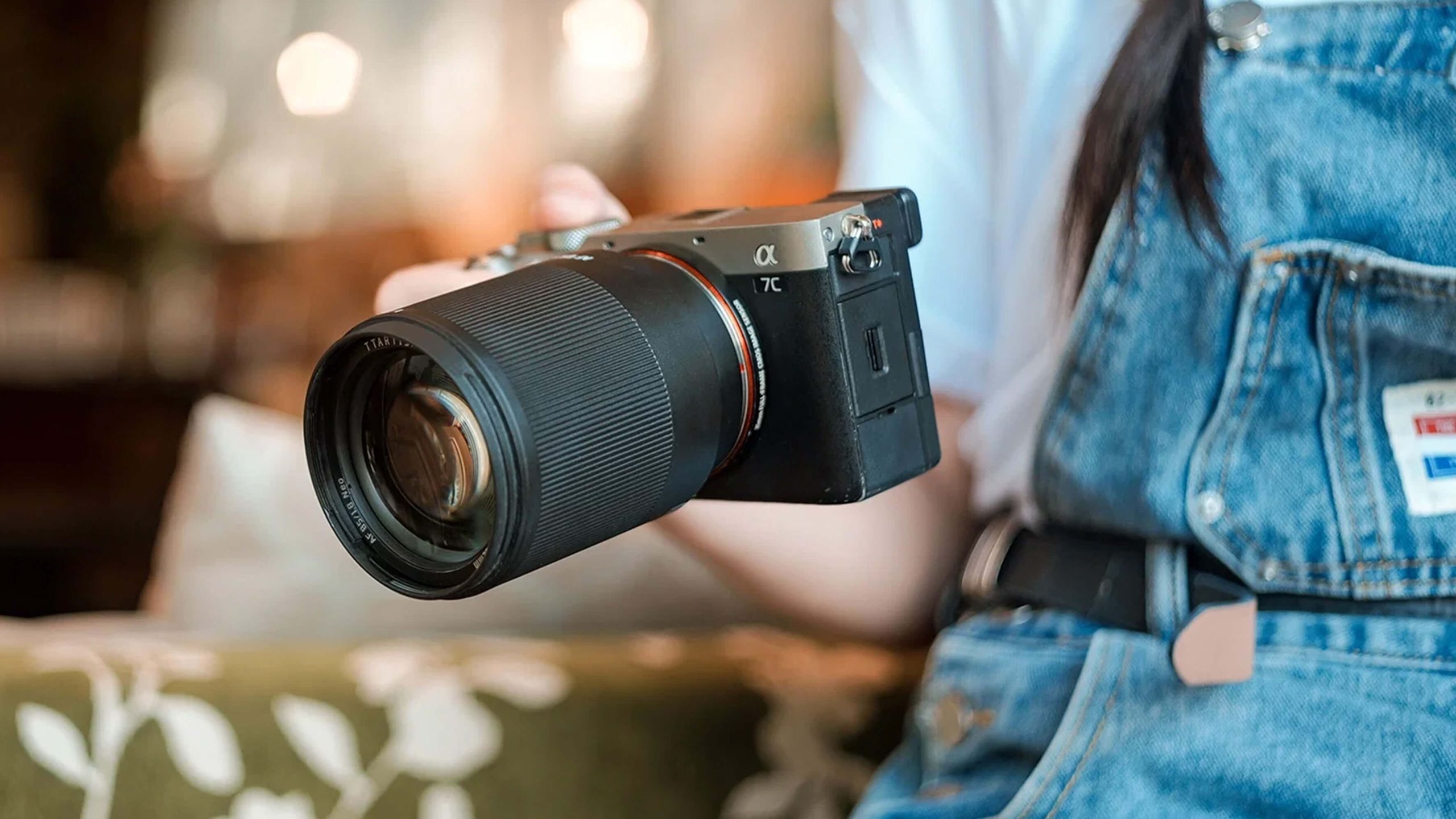 เลนส์ prime ราคาประหยัดกำลังเขย่าตลาด เมื่อ autofocus และน้ำหนักเบากลายเป็นมาตรฐานใหม่