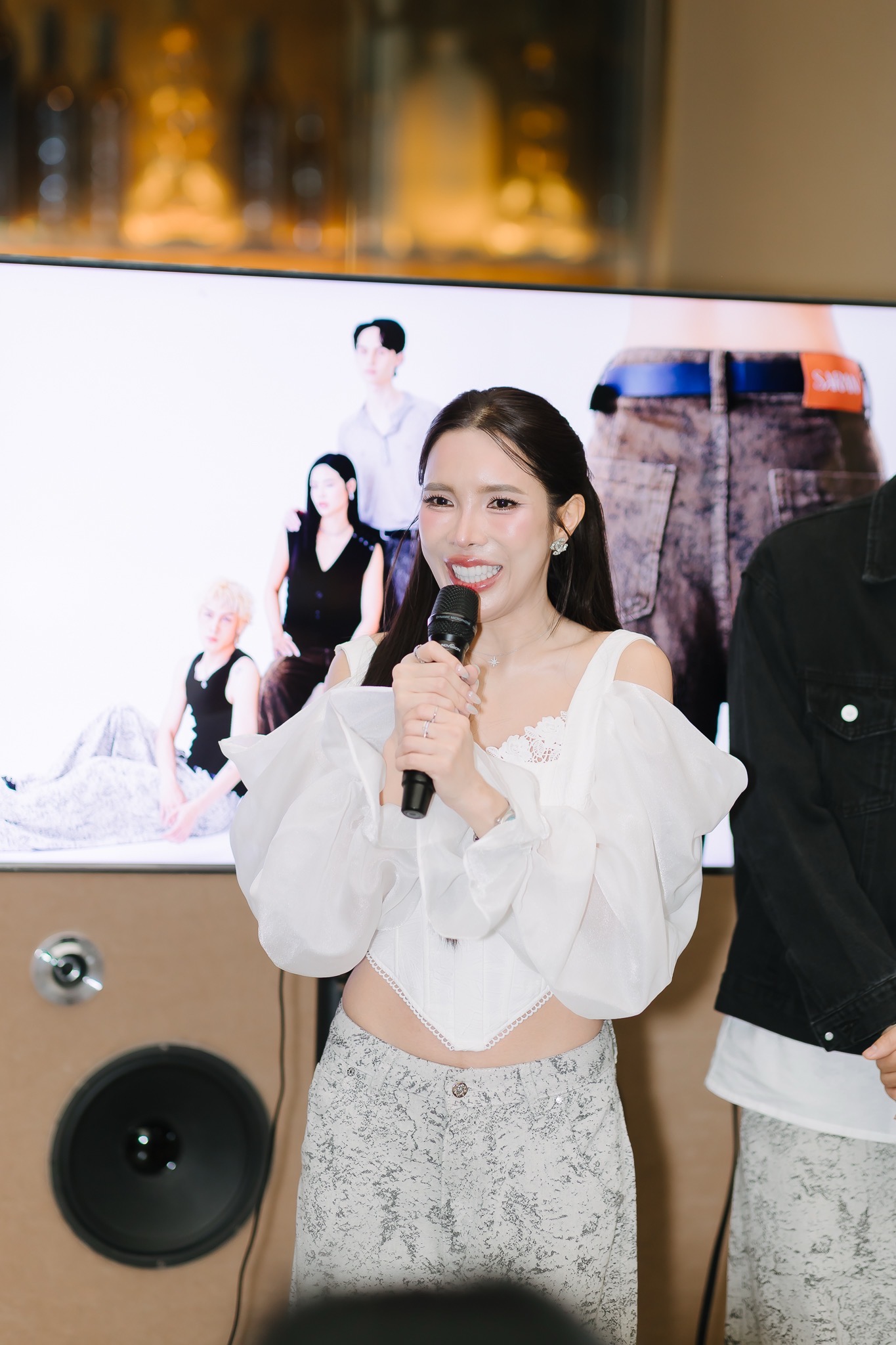 ยีนส์ SARAN Sandy จากแรงบันดาลใจธรรมชาติสู่แฟชั่นเหตุการณ์