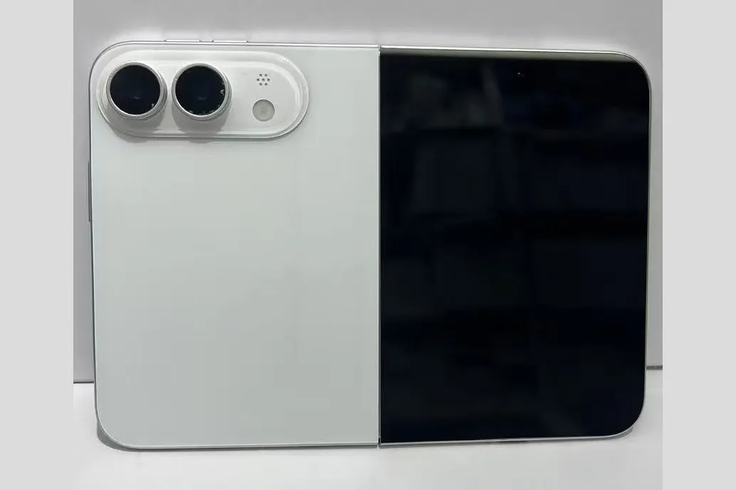 iPhone Ultra จอพับบางเฉียบที่ทำคะแนนสูงจากดีไซน์ แต่สะดุดตรงกล้อง
