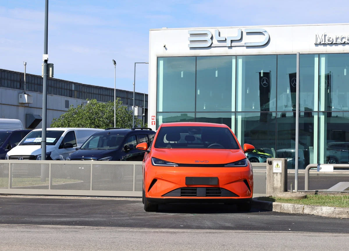 ชาร์จรถไฟฟ้าเร็วทะลุ 9 นาที เมื่อซีดานไฟฟ้า BYD ข้ามกำแพงเวลา