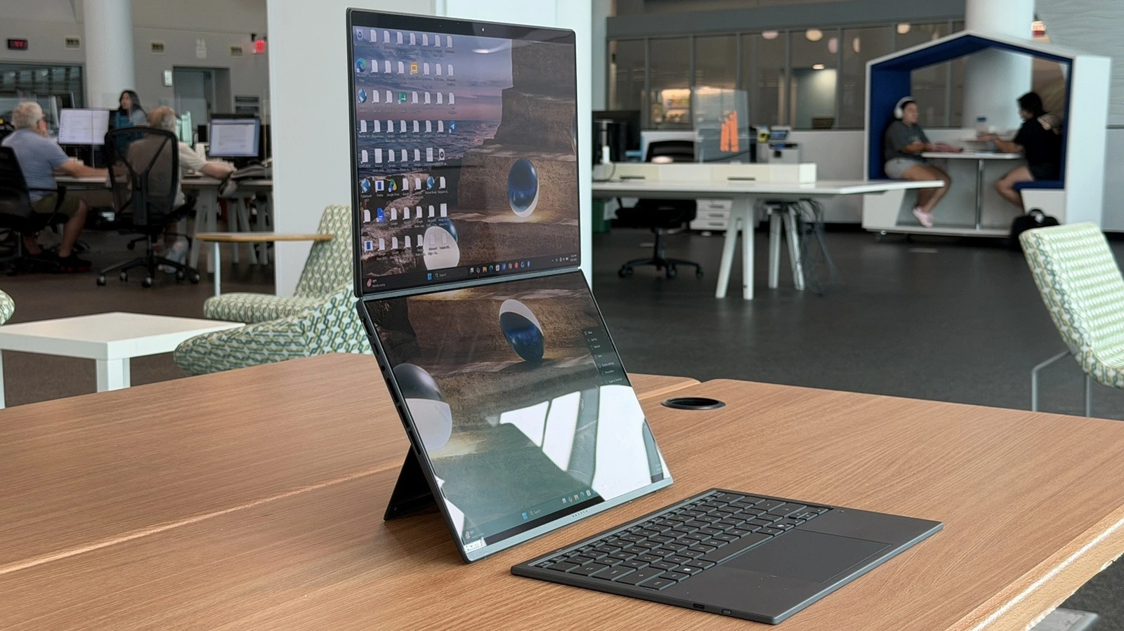แล็ปท็อปจอสองหน้าเปลี่ยนจากลูกเล่นเป็นเครื่องมือทำงาน: รีวิว Asus Zenbook Duo