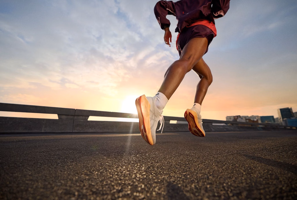 ASICS Sonicblast 2 vs Nike Pegasus Plus 2 เลือกคู่ไหนให้ซ้อมเร็วได้ฟีลวันแข่ง