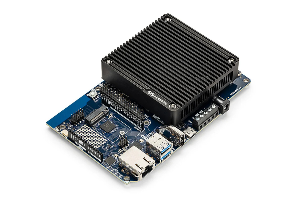 Arduino Ventuno Q บอร์ด physical AI ไฮบริดสำหรับสายเมกเกอร์