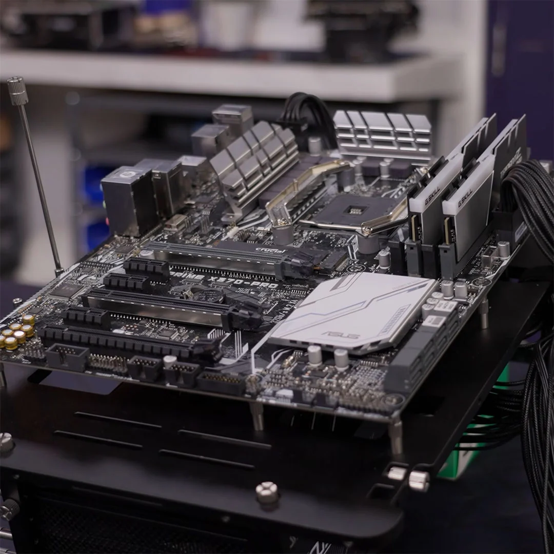 เมนบอร์ดราคาถูกที่ไม่ลดสเปก PCIe 5.0 และฟีเจอร์พรีเมียมในงบจำกัด