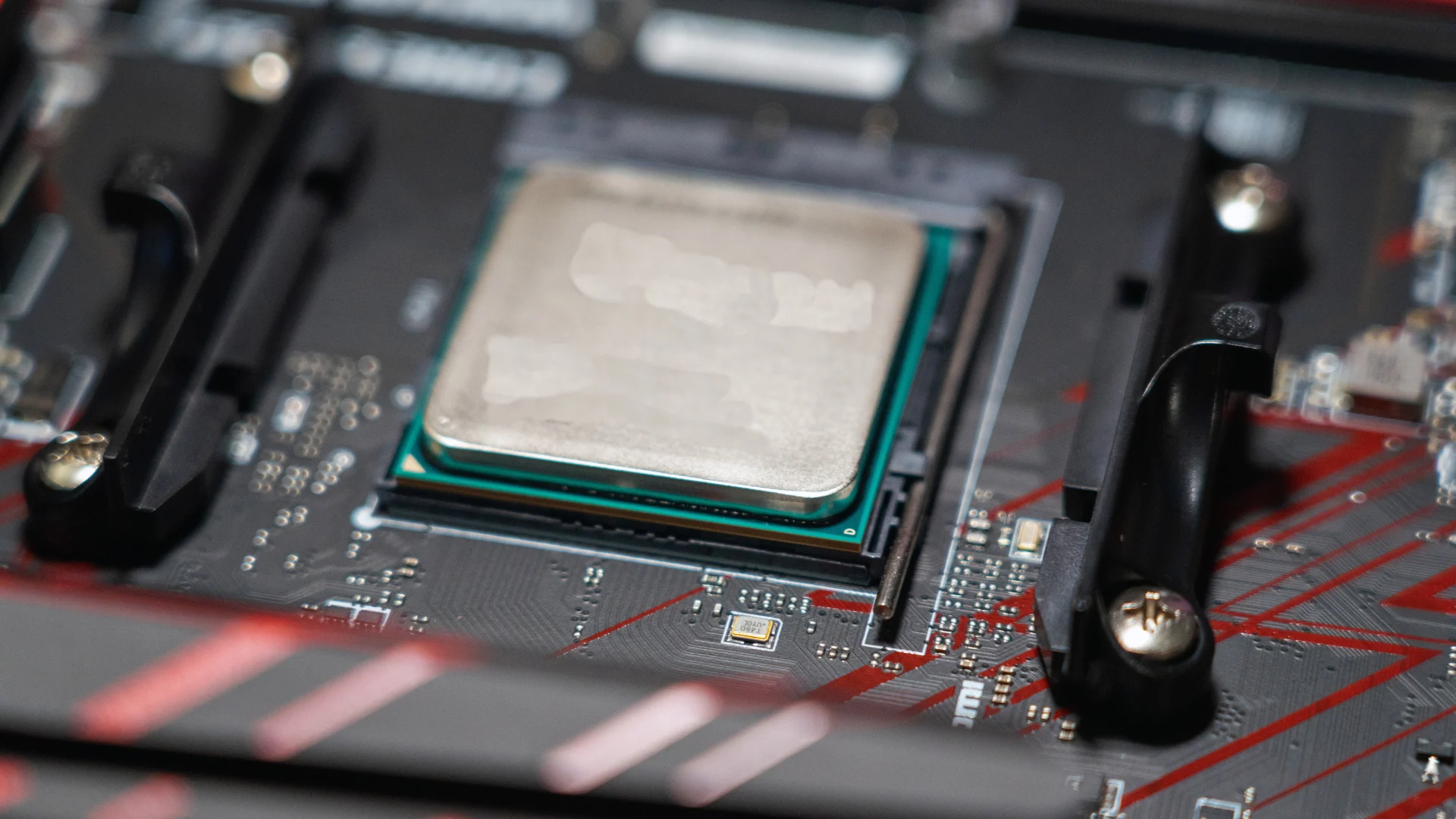 ทำไม CPU ขึ้น 100% ตอนเล่นเกม และต้องอัปเกรดเมื่อไร