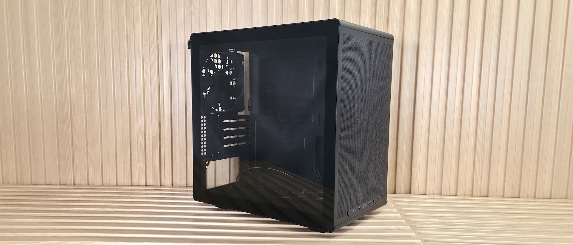 เปรียบเทียบเคส mATX ราคาถูก Cooler Master Q300L v3, Geometric Future Model 3 และ HYTE Y50 RGB