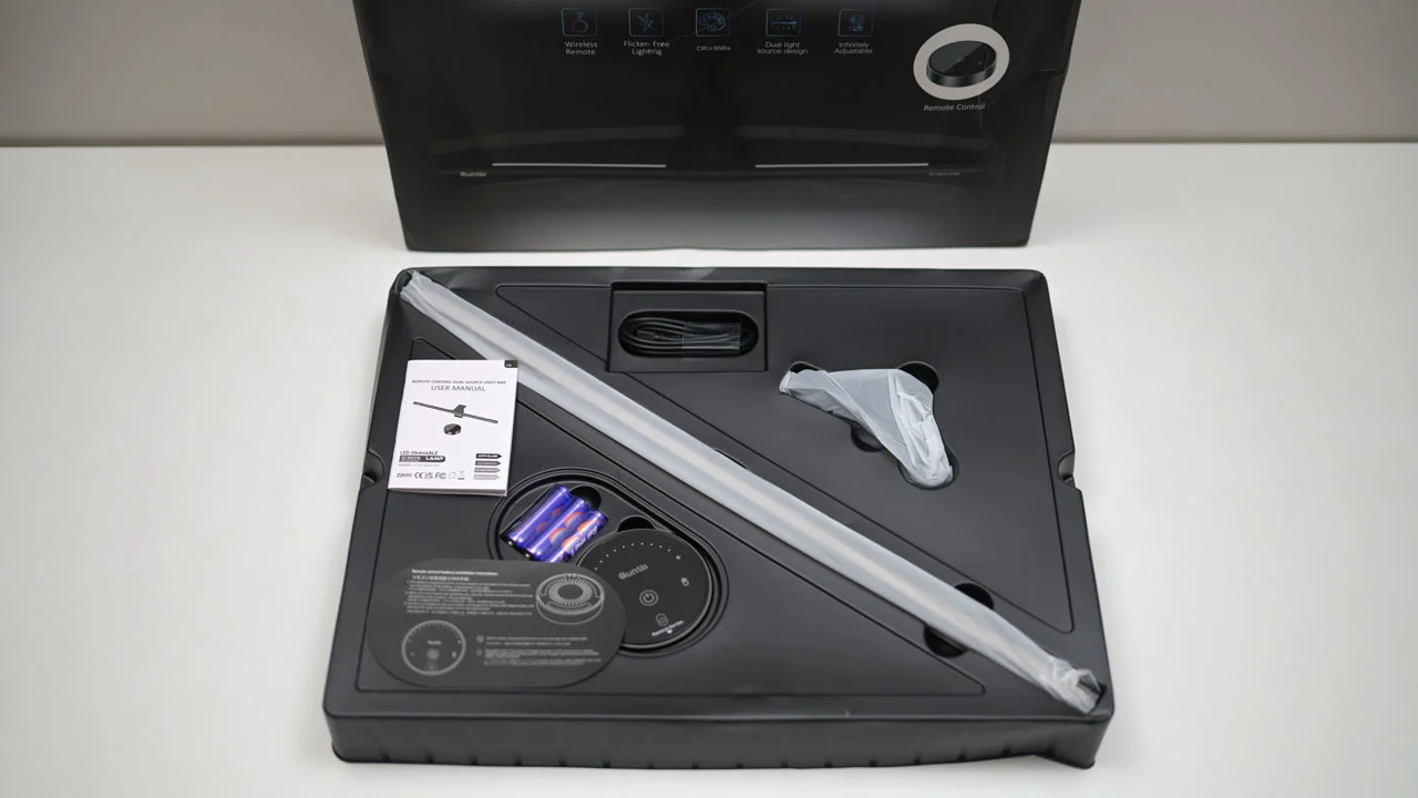 เปรียบเทียบโคมไฟ Monitor Light Bar Quntis Glow vs BenQ iScreenBar