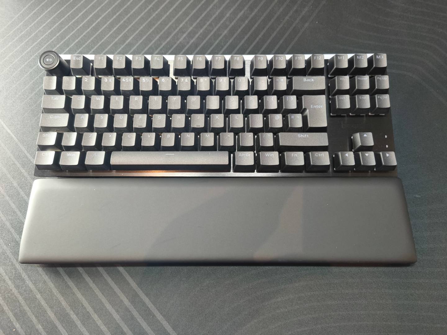 คีย์บอร์ดต่ำโปรไฟล์เกมมิ่ง 8KHz เลือก Razer หรือ Be Quiet