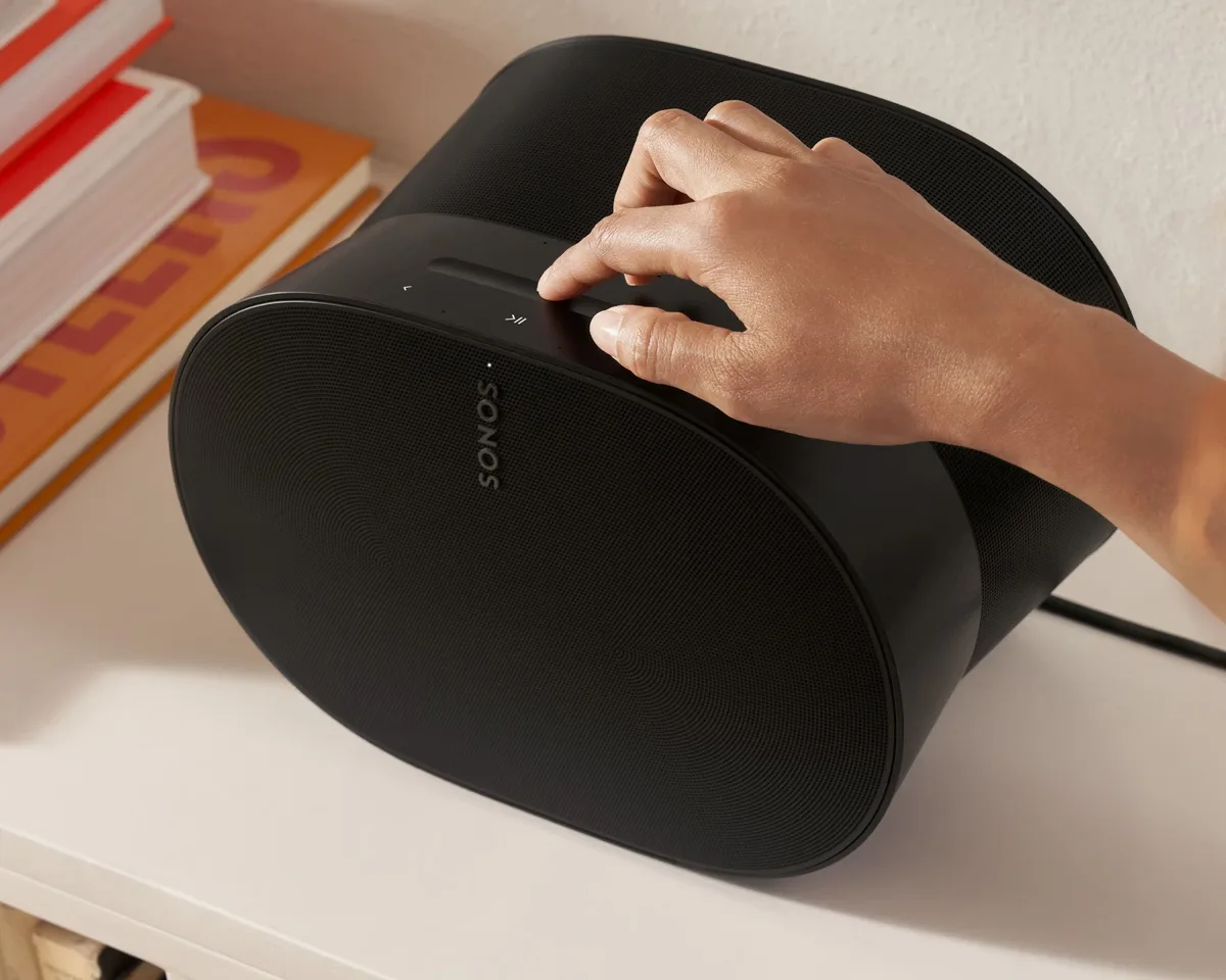 ลดราคาลำโพง Sonos และเพื่อนร่วมค่าย เทียบดีลซาวด์บาร์และลำโพงพกพา