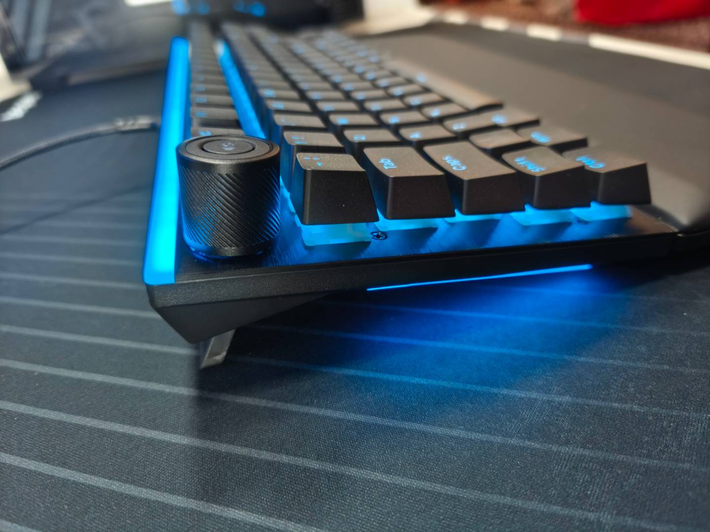 คีย์บอร์ดต่ำโปรไฟล์เกมมิ่ง 8KHz เลือก Razer หรือ Be Quiet
