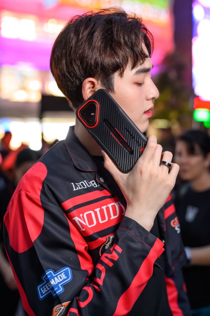 TECNO POVA 8 Pro 5G Lamborghini Limited Edition สมาร์ตโฟนลักชัวรีสายไลฟ์สไตล์