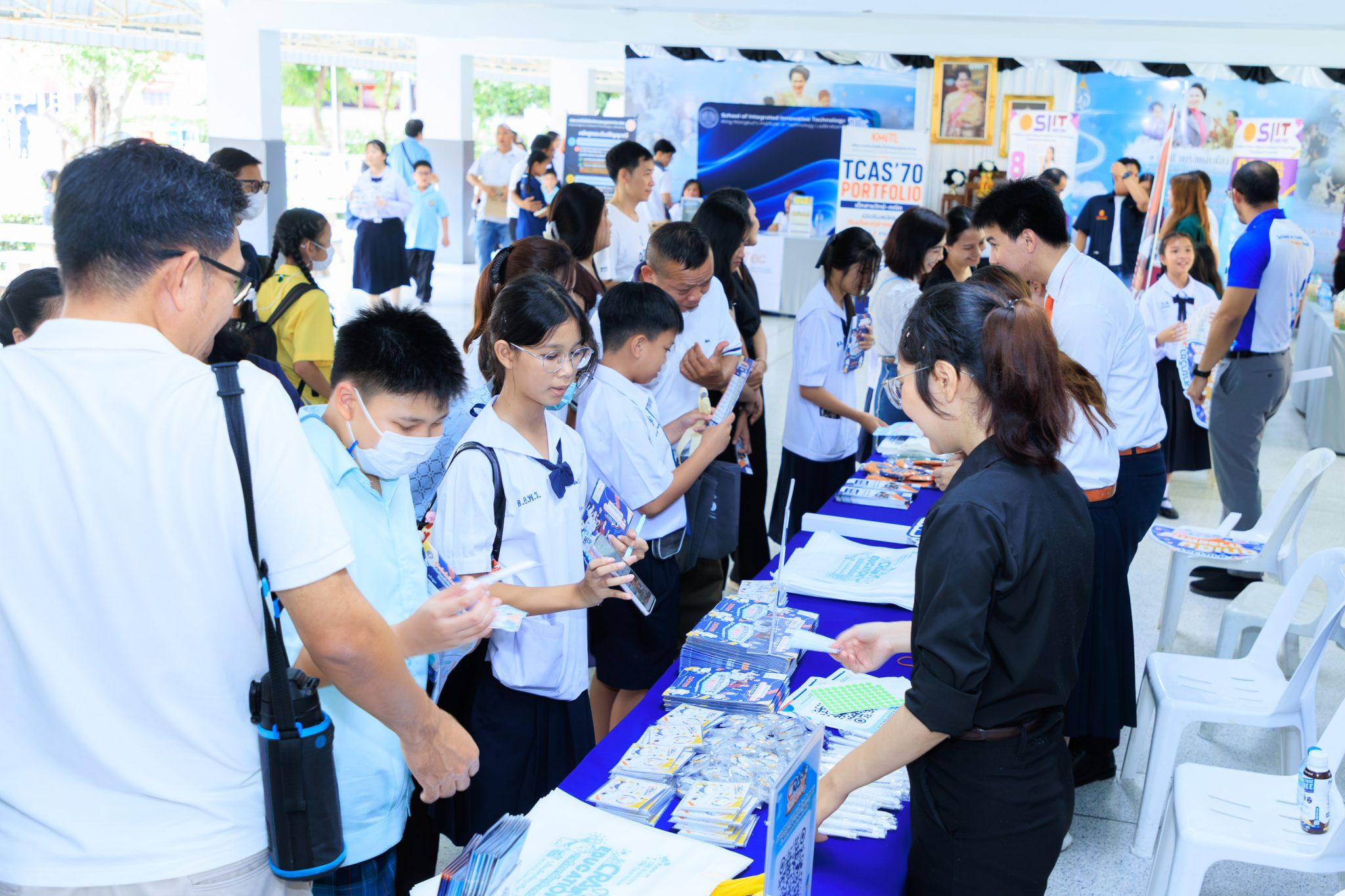 มหาวิทยาลัยกำลังเปิดประตูสู่อาชีพวิทยาศาสตร์สุขภาพผ่านโรดโชว์เชิงรุก
