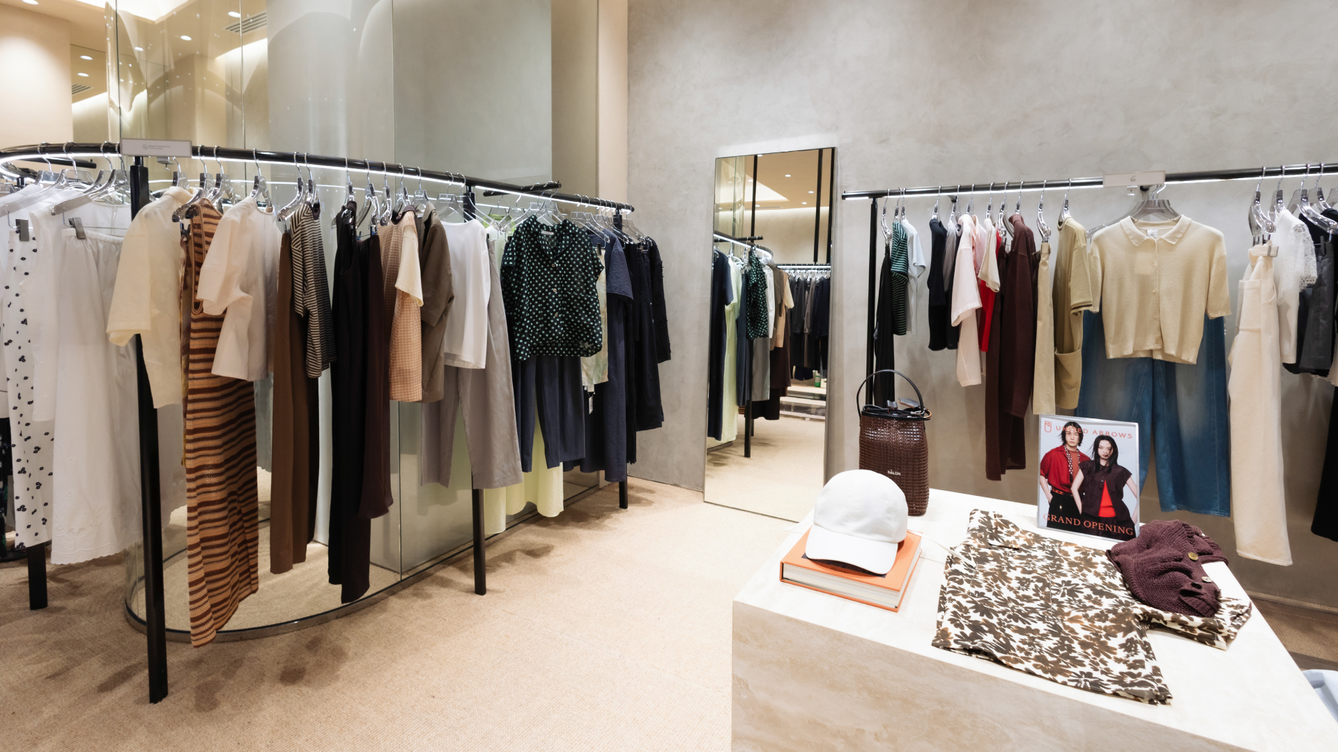 สงครามแฟลกชิปสโตร์แฟชั่นในเอเชียตะวันออกเฉียงใต้ ใครกำลังแย่งพื้นที่ในตู้เสื้อผ้าคุณ