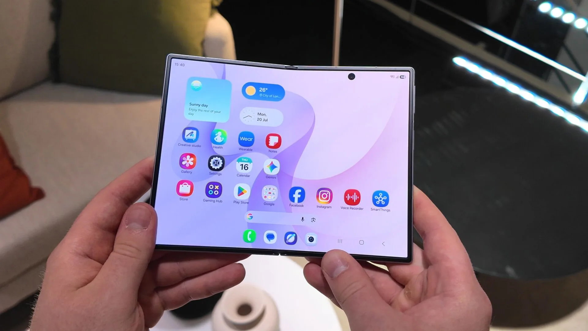 ทำไมกล้องโฟนพับถึงยังไม่สุด: ข้อแลกเปลี่ยนของ Samsung และ iPhone Ultra