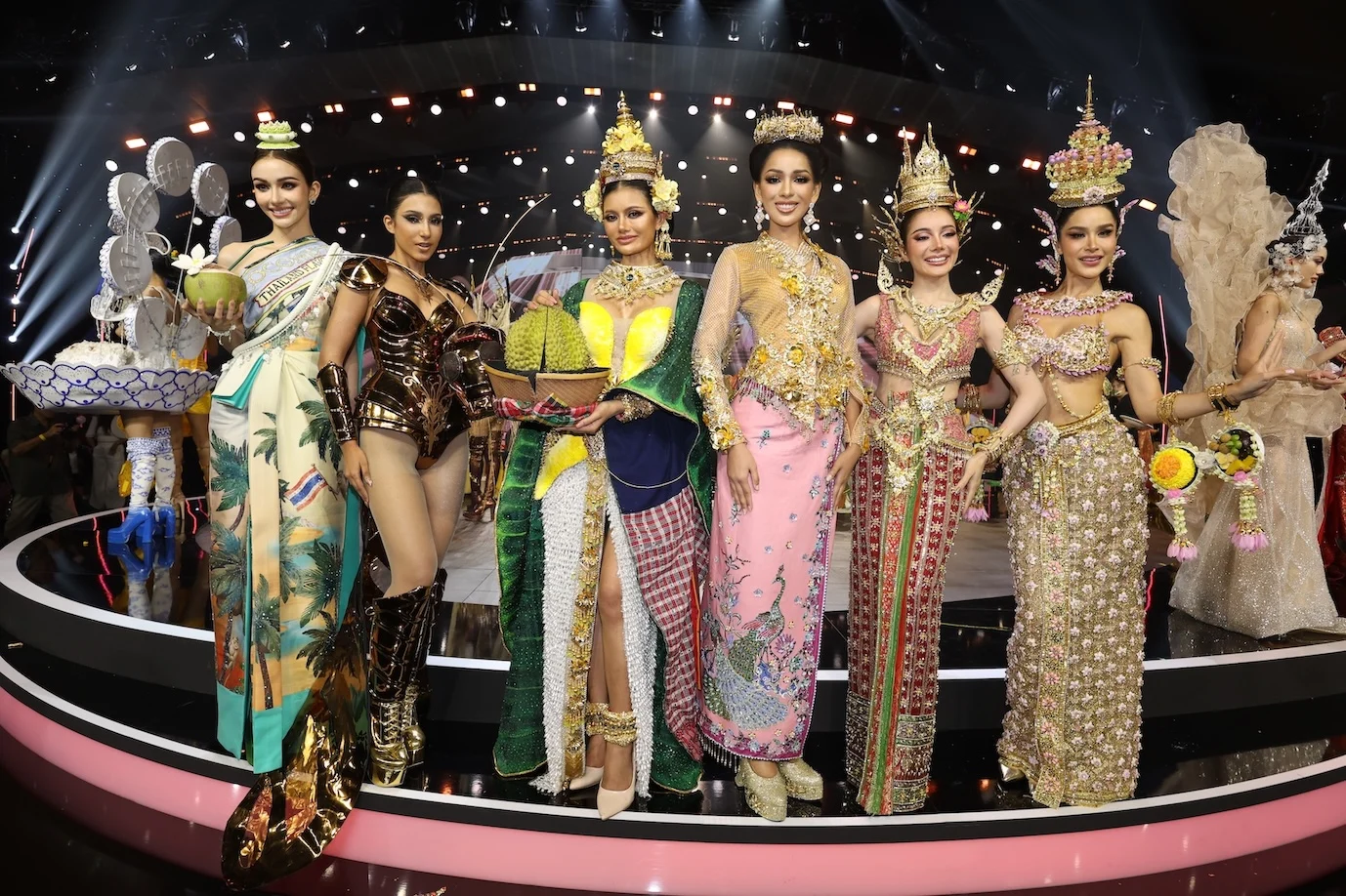 แฟชั่นอาหารไทย 77 ชุดประจำชาติที่ยกระดับจากครัวสู่รันเวย์
