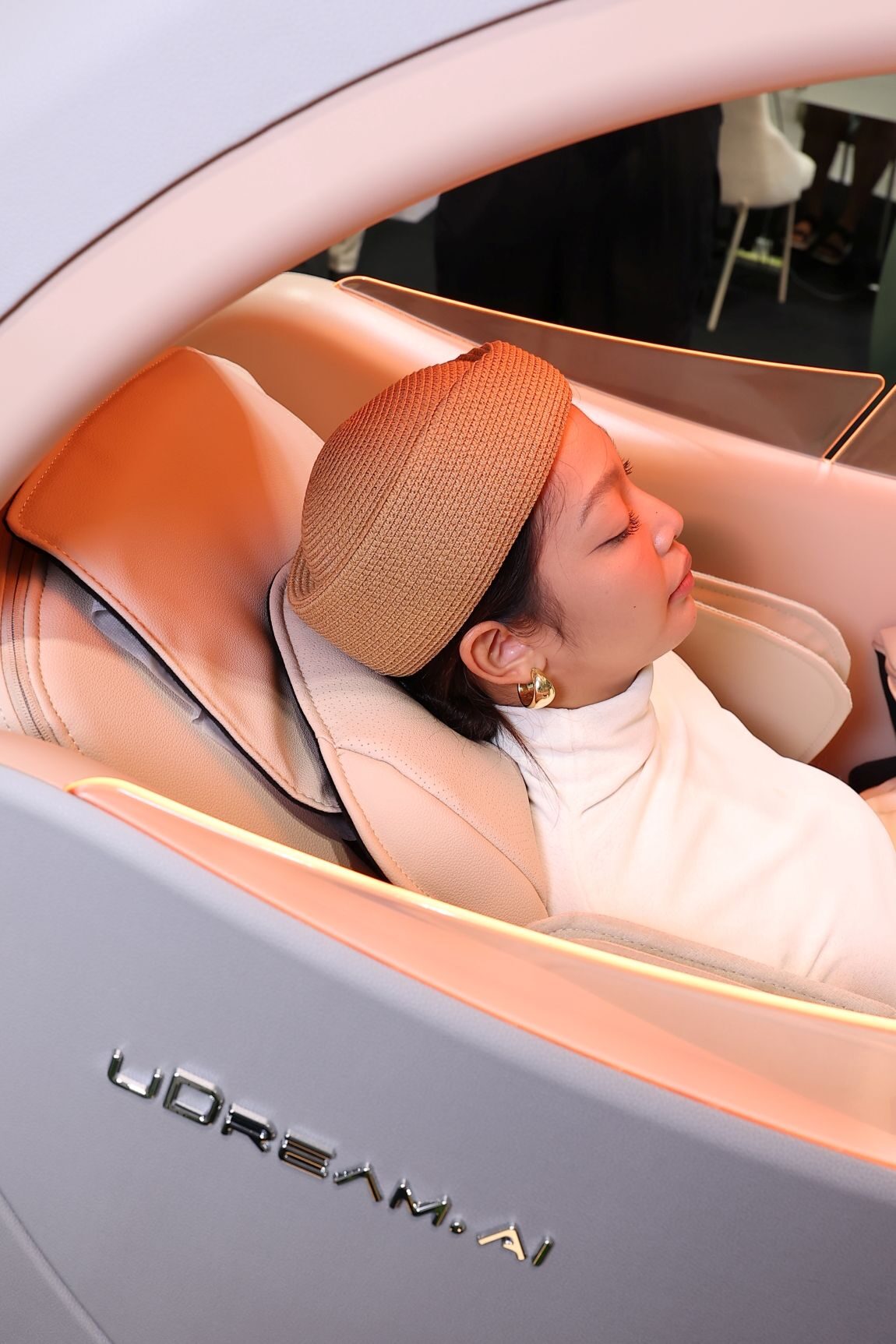 เก้าอี้นวดอัจฉริยะและเตียงสมาร์ตกำลังย้าย Wellness ระดับพรีเมียมเข้าบ้าน