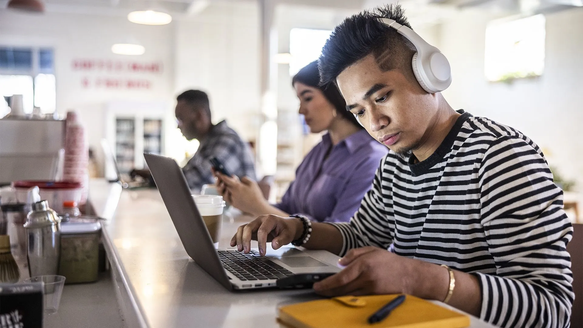 7 ChatGPT Writing Prompts ที่เปลี่ยน AI เป็นโค้ชการเขียนส่วนตัวของคุณ