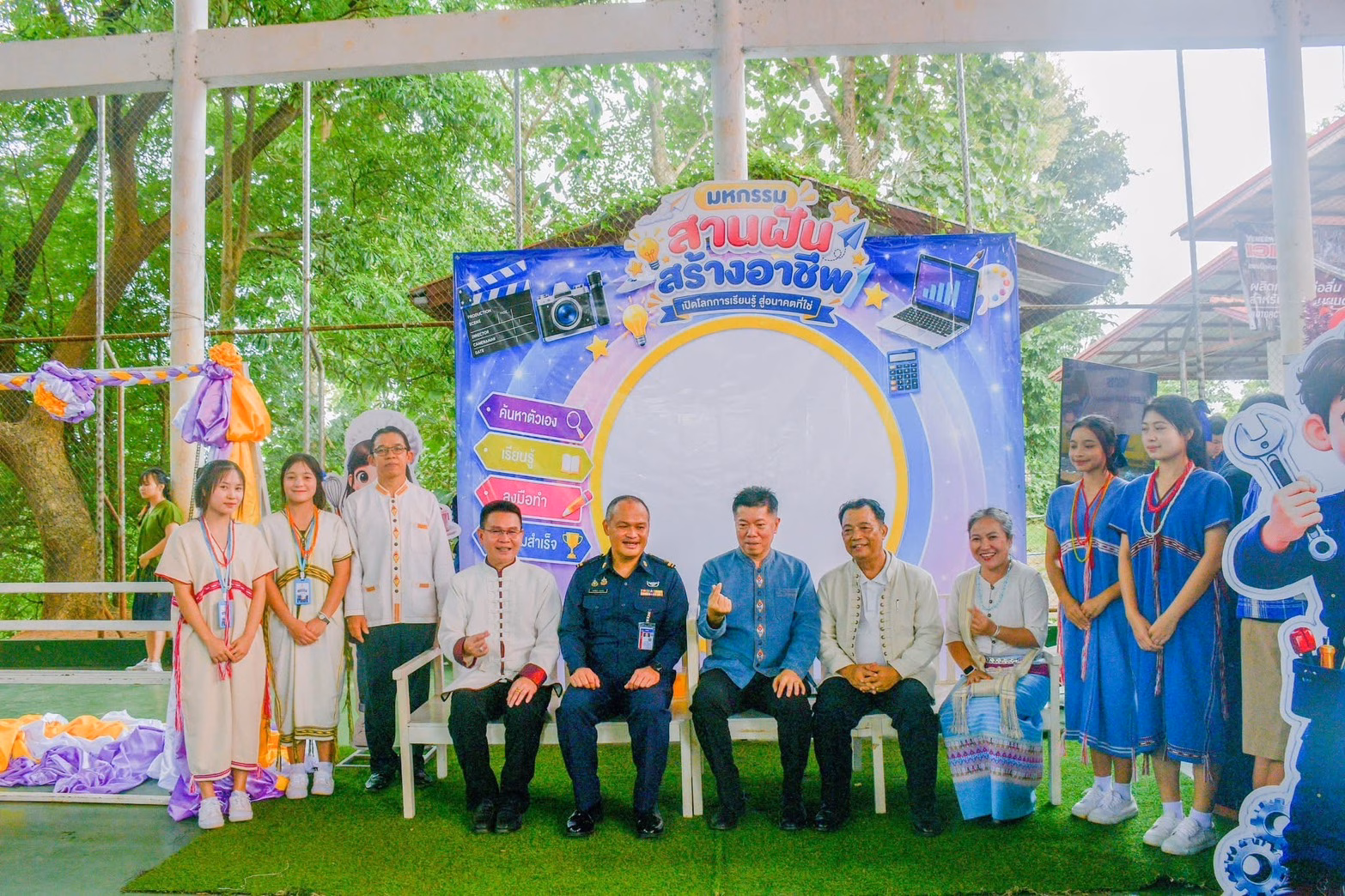 ตลาดนัดเด็กและมหกรรมอาชีพ ห้องเรียนชีวิตที่เด็กต้องมี