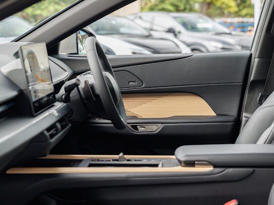 รีวิวลองขับ Lexus ES 350e ไฮบริด ซีดานหรูไฟฟ้าอารมณ์สปอร์ต