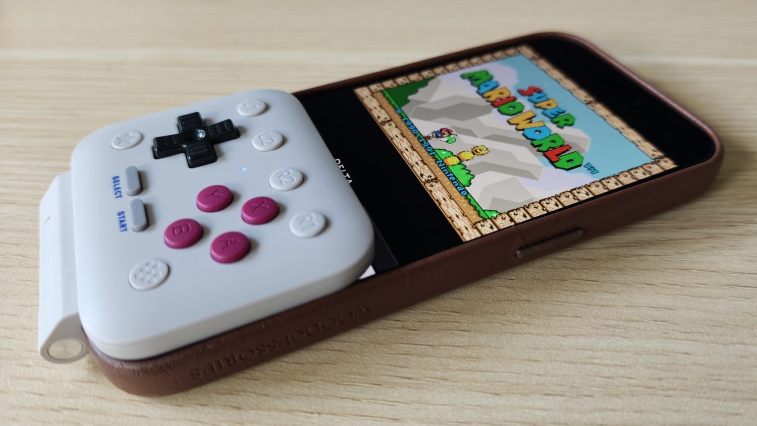 ตัวควบคุมเกมมือถือเรือธง Razer Prio vs 8BitDo FlipPad เลือกอะไรดี