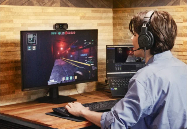 StreamSet หูฟังสตรีมมิ่งและไมโครโฟนสตูดิโอรวมร่างสำหรับคอนเทนต์ยุคใหม่