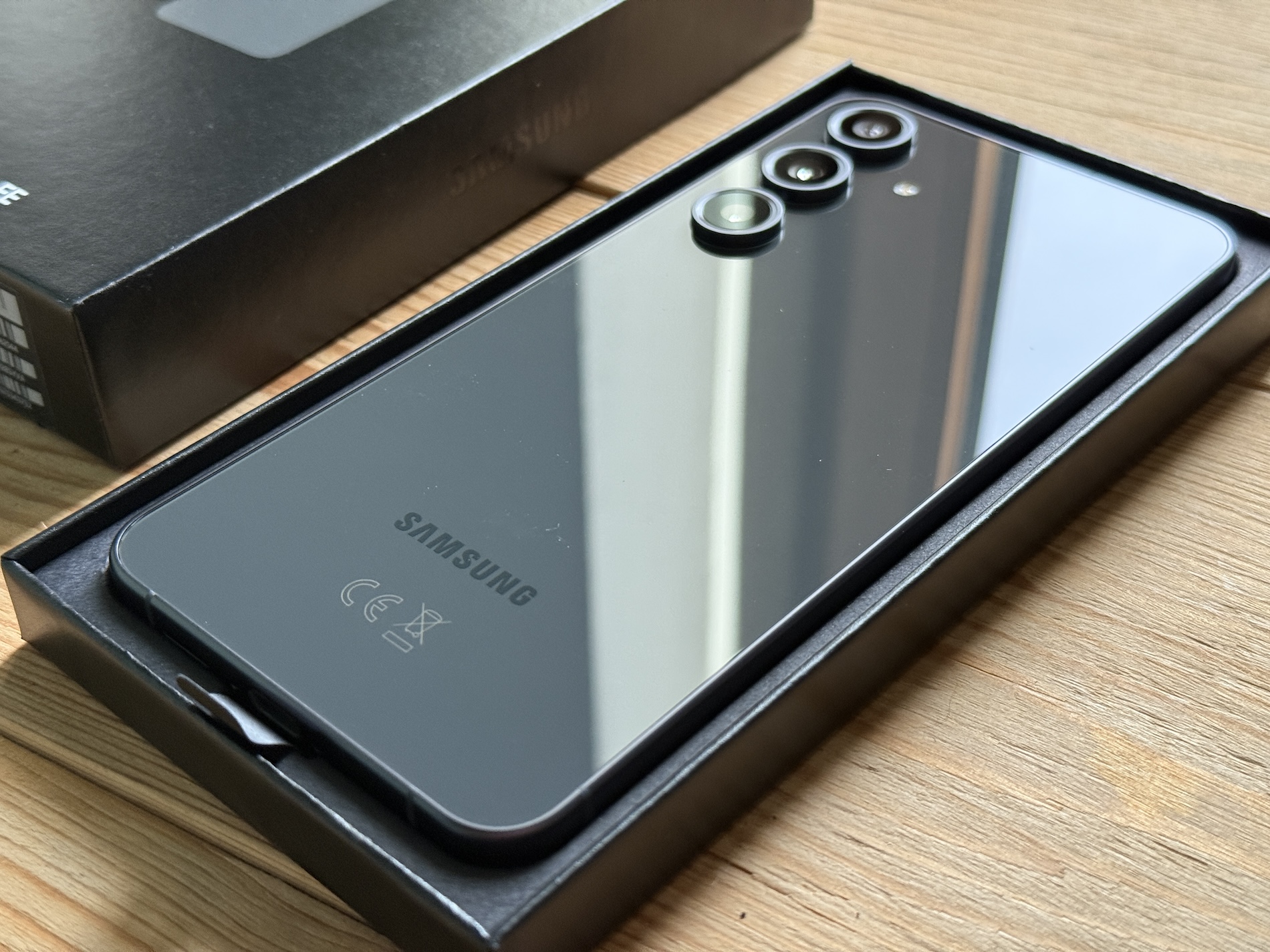 Galaxy S26 FE บัджเจตแฟลกชิปที่เน้น Galaxy AI และอัปเดต 7 ปี คุ้มไหมเมื่อฮาร์ดแวร์แทบไม่เปลี่ยน