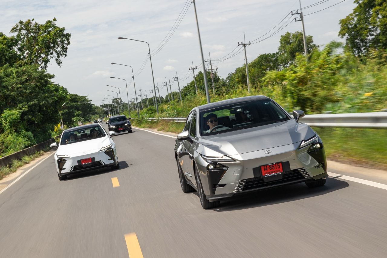 Lexus ES 350e ซีดานหรูไฮบริดที่มีหัวใจสปอร์ตชัดเจน