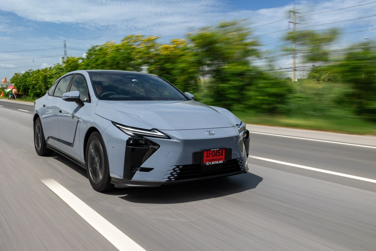 รีวิวลองขับ Lexus ES 350e ไฮบริด ซีดานหรูไฟฟ้าอารมณ์สปอร์ต