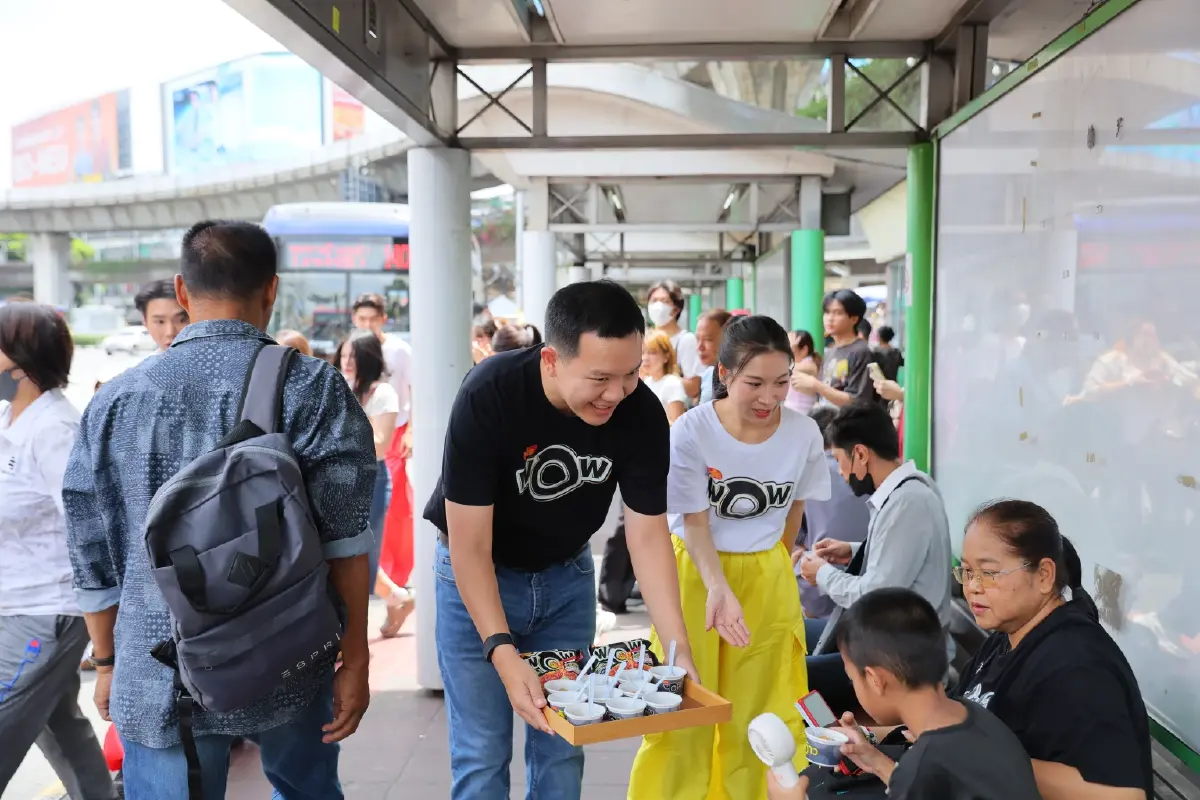 เมื่อรถเมล์กลายเป็นสนามเด็กเล่นแบรนด์ การตลาดเชิงประสบการณ์บนท้องถนน