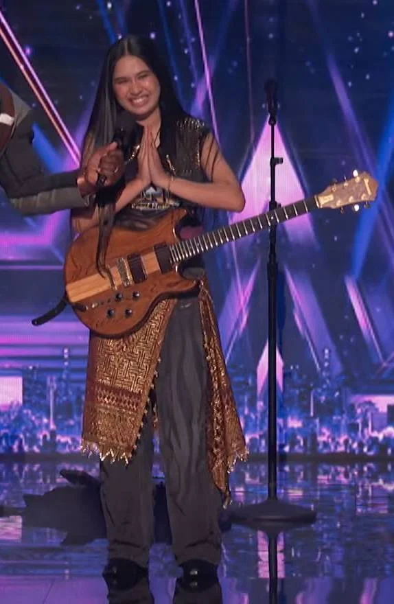 จากผ้าบาติกถึงผ้าซัมปิง เมื่อผ้าโบราณกลายเป็นโมเมนต์เวทีโลก