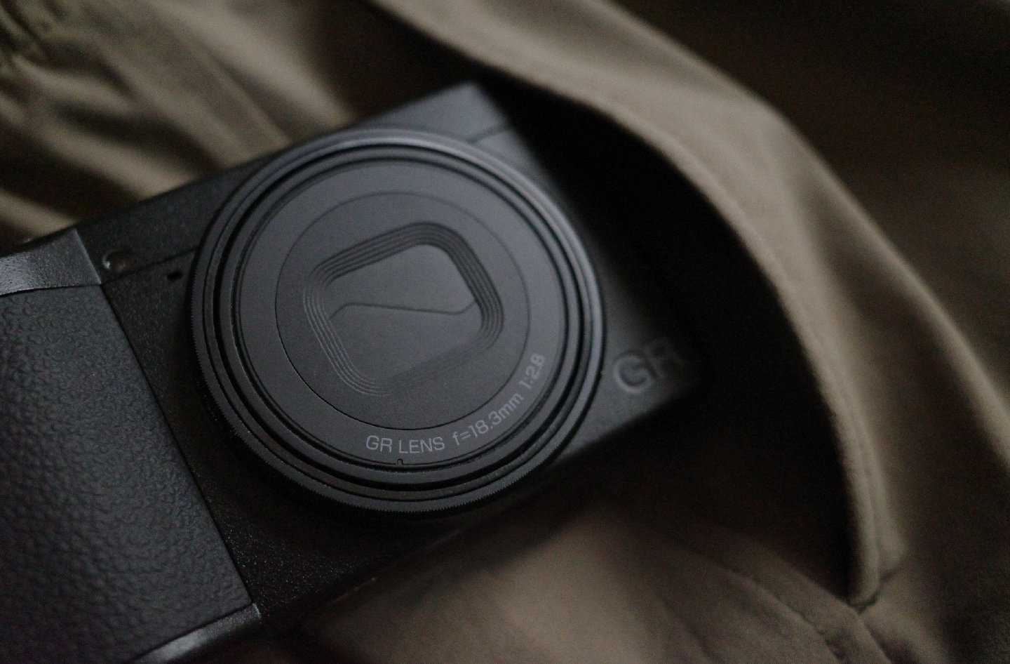 Ricoh GR IVx กล้องคอมแพกต์มุมมอง 40mm กับ ND filter ในตัว