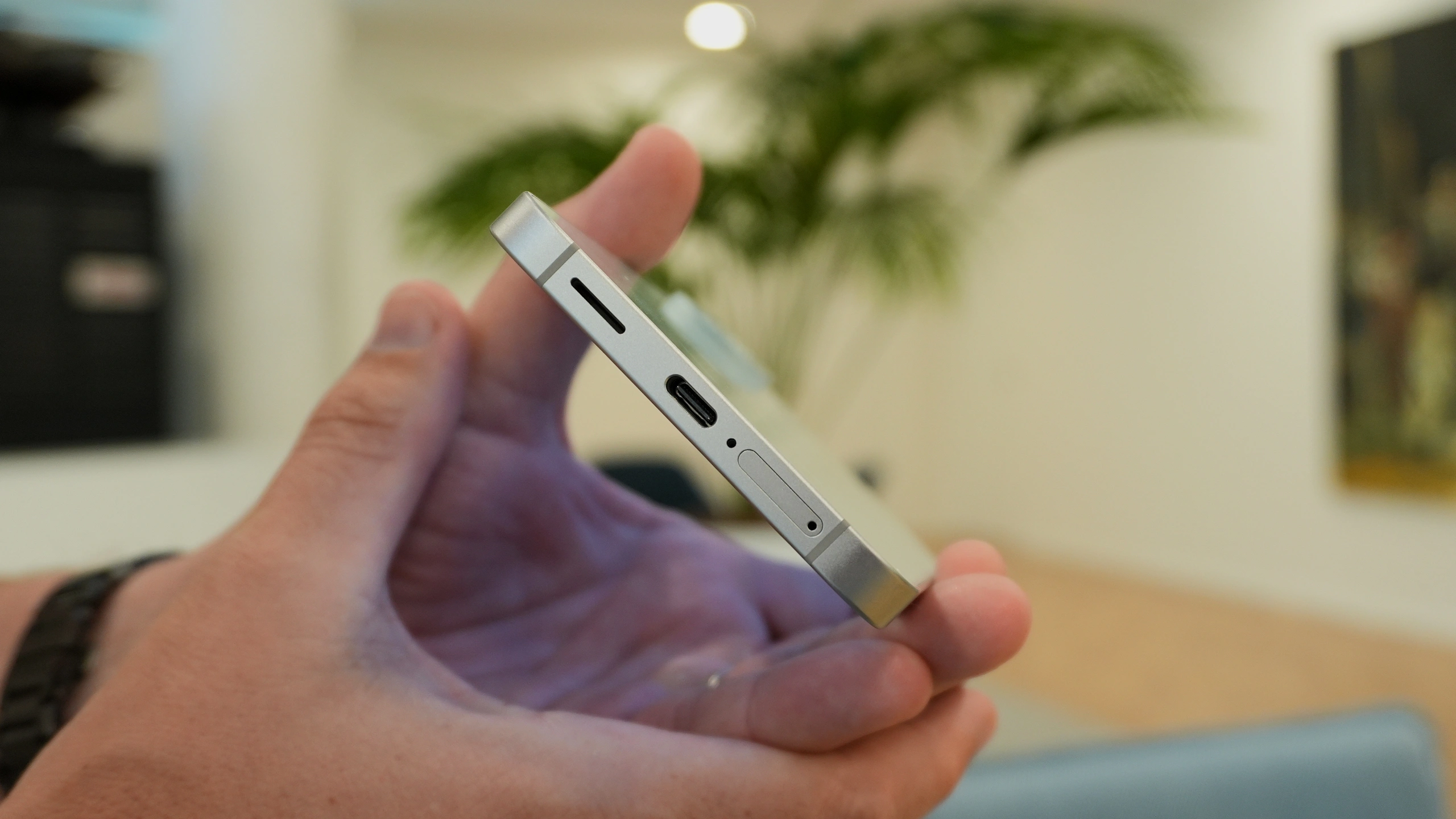Galaxy S26 FE แบตเตอรี่ 4900mAh เพียงพอหรือไม่ในยุคโทรศัพท์บัджเจต