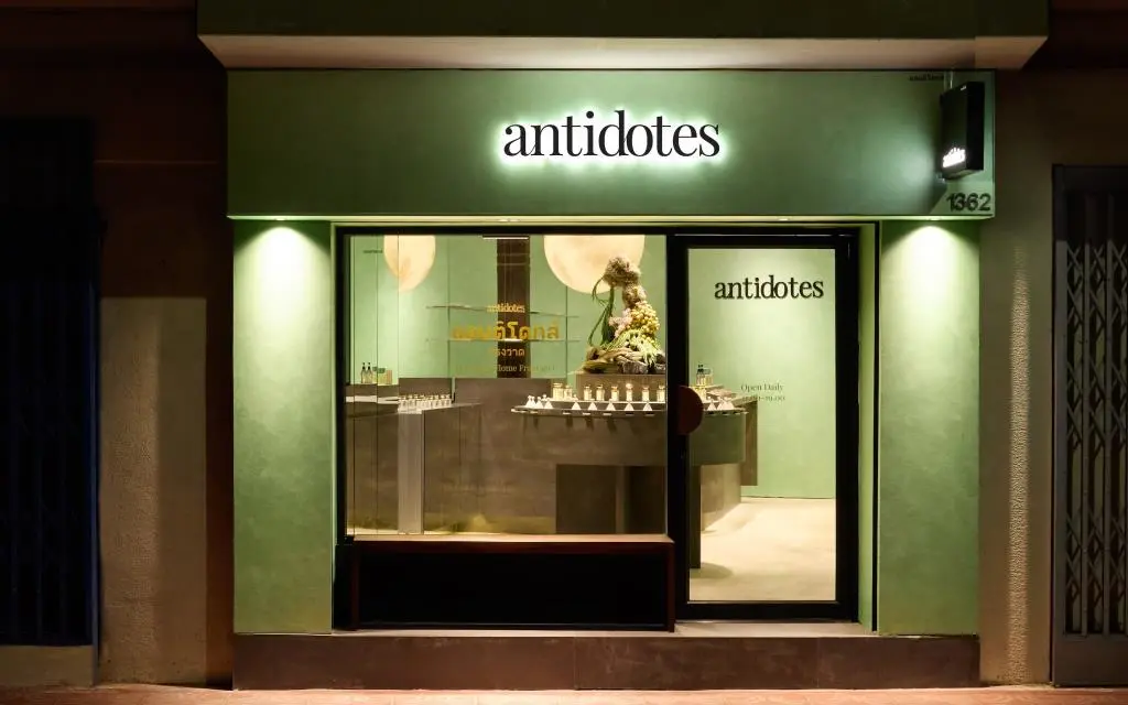 ยี่ห้อน้ำหอมไทย Antidotes สู่รายได้ร้อยล้านด้วยกลยุทธ์ OMO และภาพลักษณ์พรีเมียม