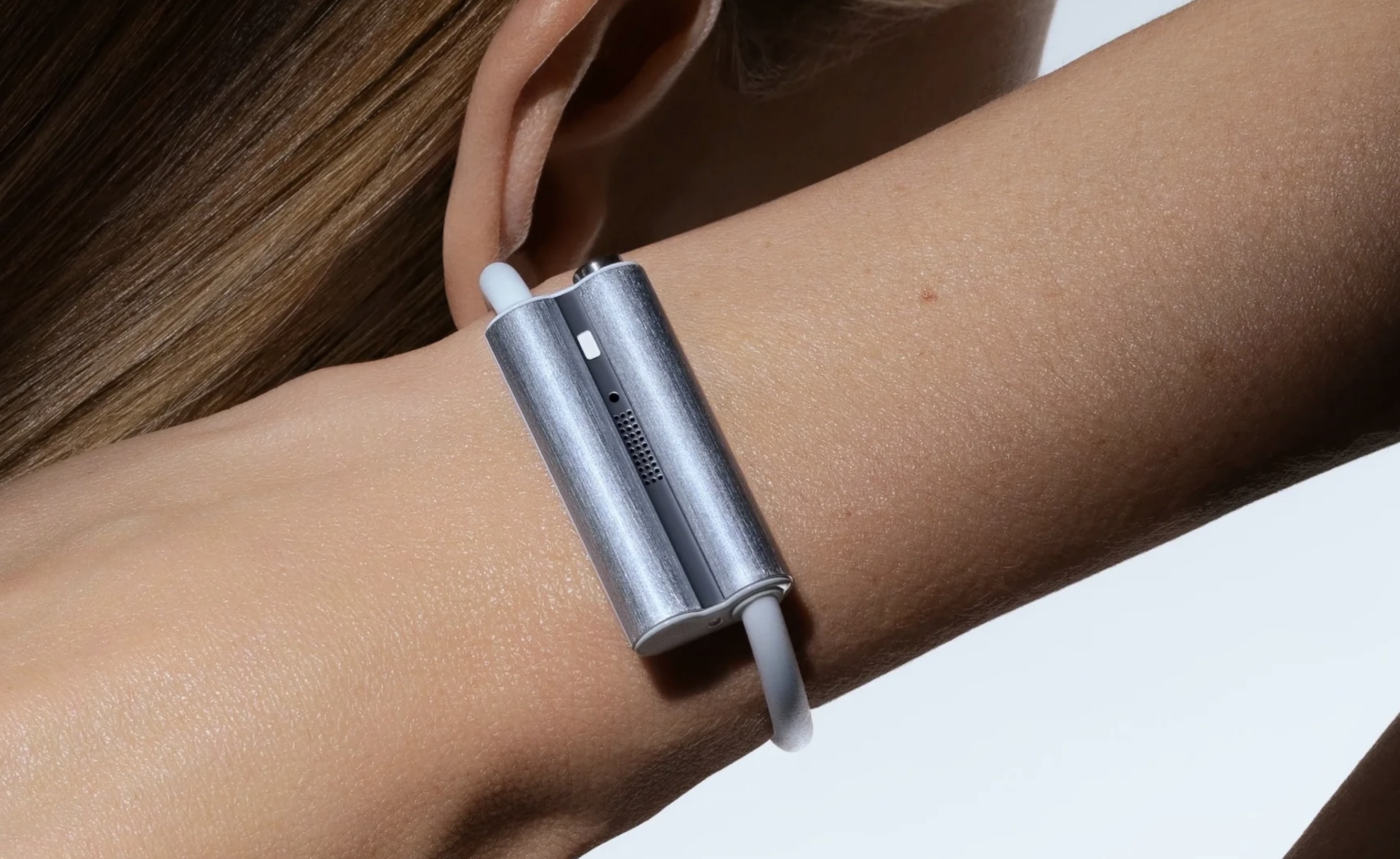 ผู้ก่อตั้ง Fitbit เปิดตัว Luffu Link สร้อยข้อมืออัจฉริยะ screenless เพื่อครอบครัว