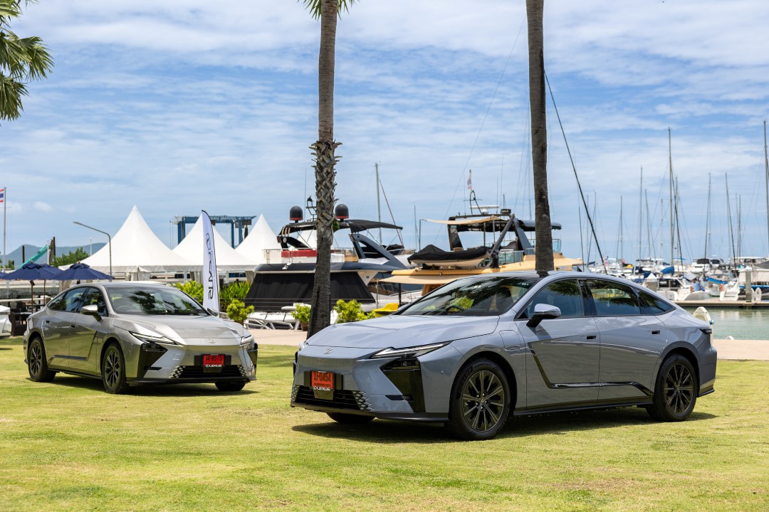 รีวิว Lexus ES 350e ไฮบริดซีดานหรูไฟฟ้า ขับสบายแต่ยังมีฟีลสปอร์ต
