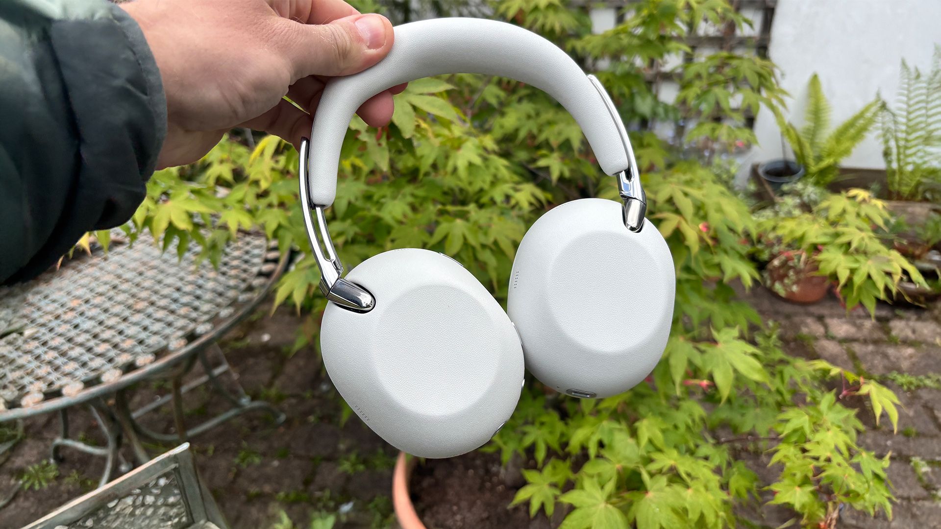 ดีลหูฟังไร้สายแบรนด์ดัง ลดหนักทั้ง JBL Nothing และ Sony