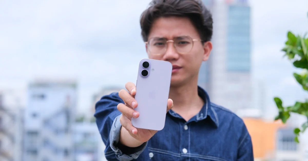 iPhone 17 ยืนหนึ่งยอดขายโลก ท่ามกลางศึก Apple vs Samsung