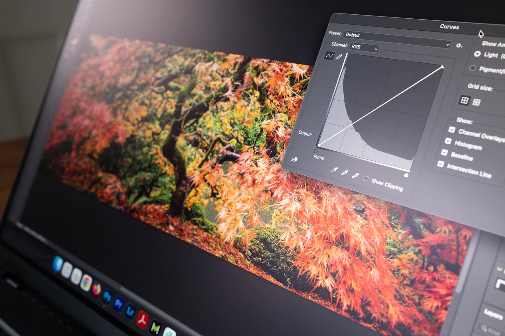 รวมดีล MacBook Pro M5 ลดราคาหนัก เหมาะสายตัดต่อและ 3D