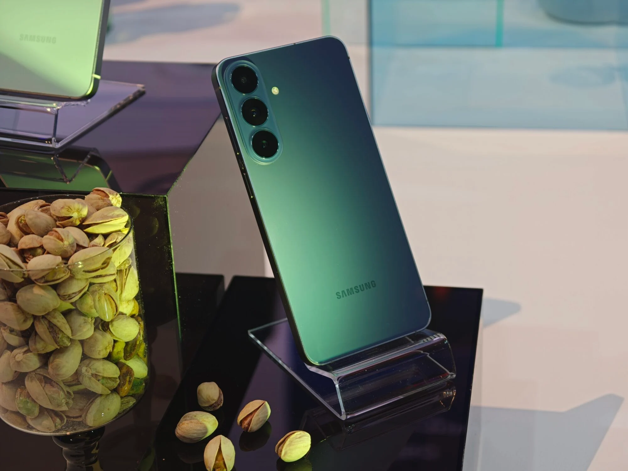 Galaxy S26 FE กล้องจัดเต็มพร้อม Galaxy AI ทางเลือกคุ้มสำหรับสายถ่ายรูป