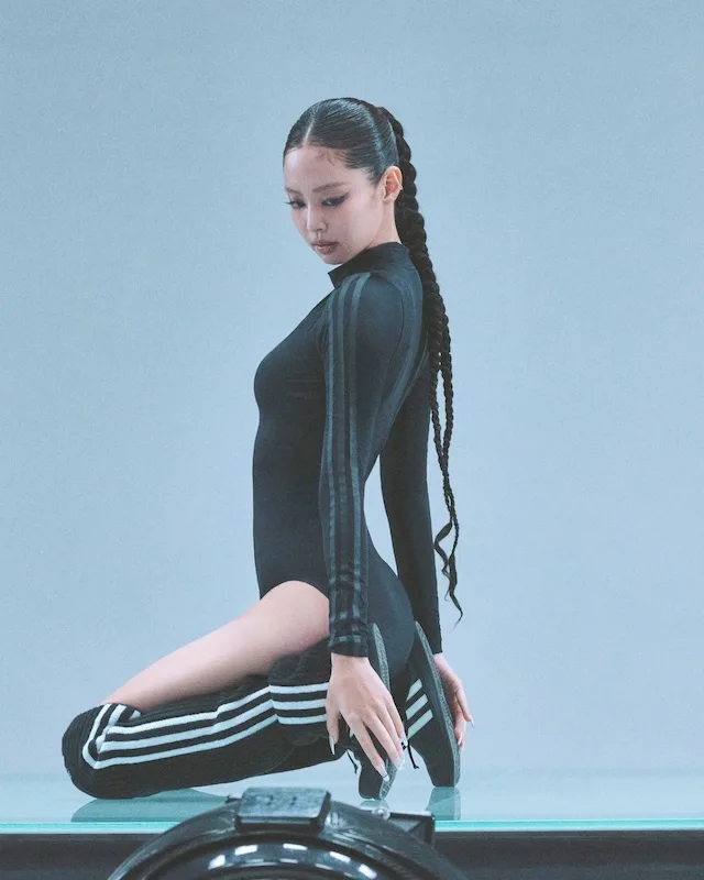 เมื่อรองเท้าบัลเลต์พบสนีกเกอร์: JENNIE พลิกโฉม adidas Superstar สู่แฟชั่นบัลเลต์คอร์