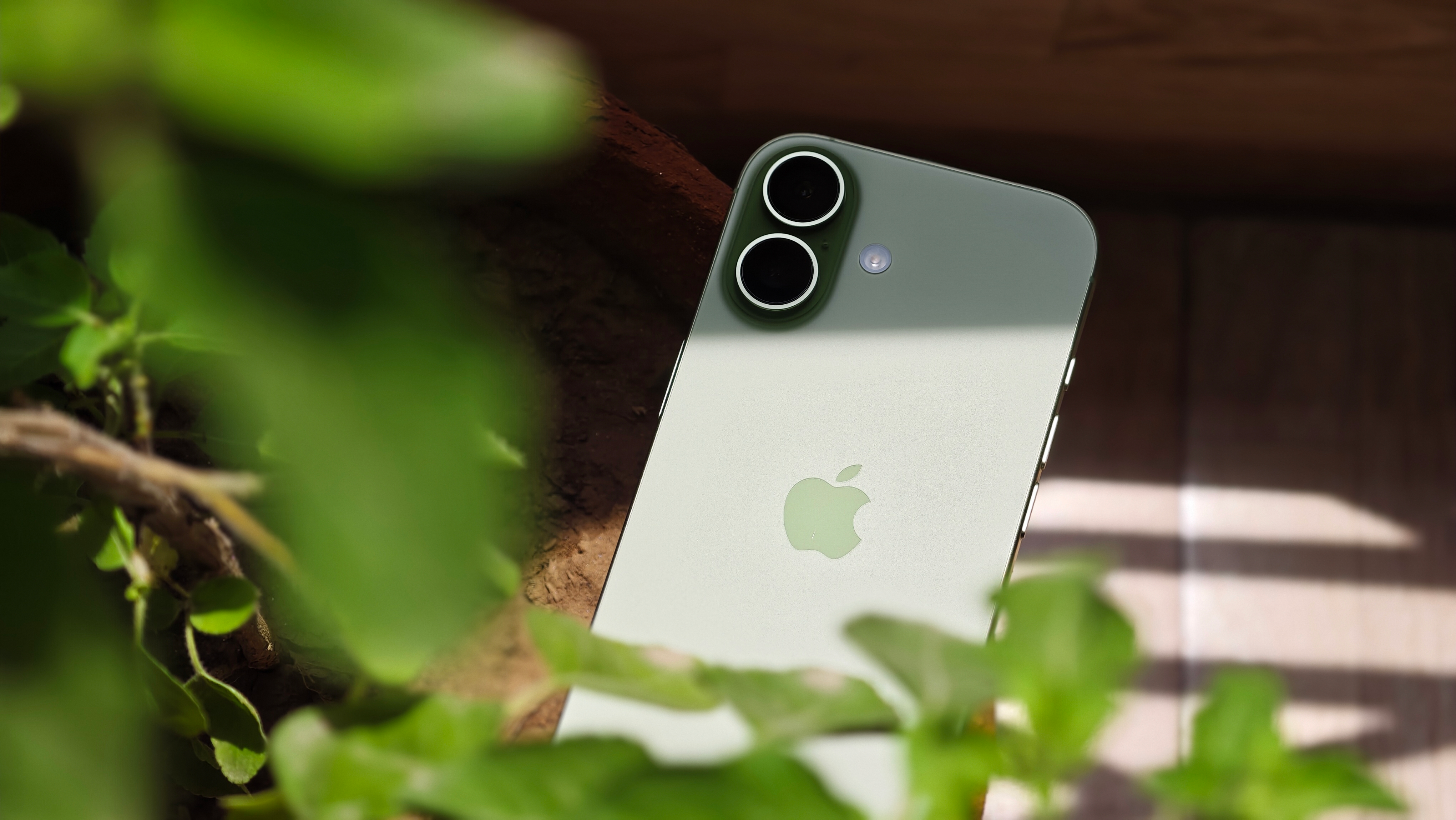 iPhone 17 vs iPhone 18 รุ่นไหนคุ้มค่ากว่าที่จะซื้อตอนนี้