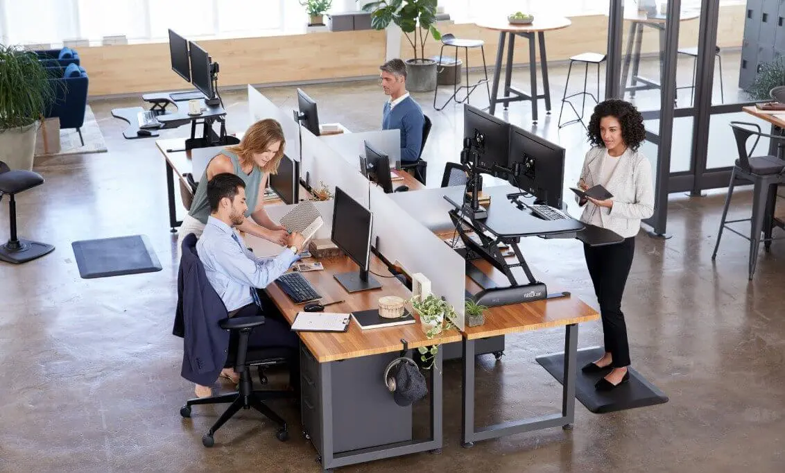 Standing Desk Converters สำหรับทุกงบ เลือกตัวไหนให้เข้ากับโต๊ะที่มีอยู่
