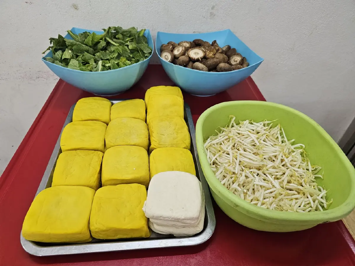 จากเข็นเดินสู่สัญลักษณ์ย่าน เรื่องราวร้านอาหารริมถนนเก่า