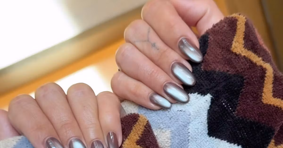Velvet Manicure Magic เล็บเวลเวทแม่เหล็กที่ทั้งอบอุ่นและหรูหรา